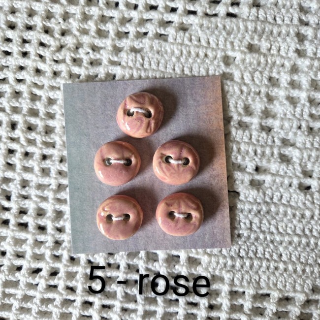 5 petits boutons roses nom