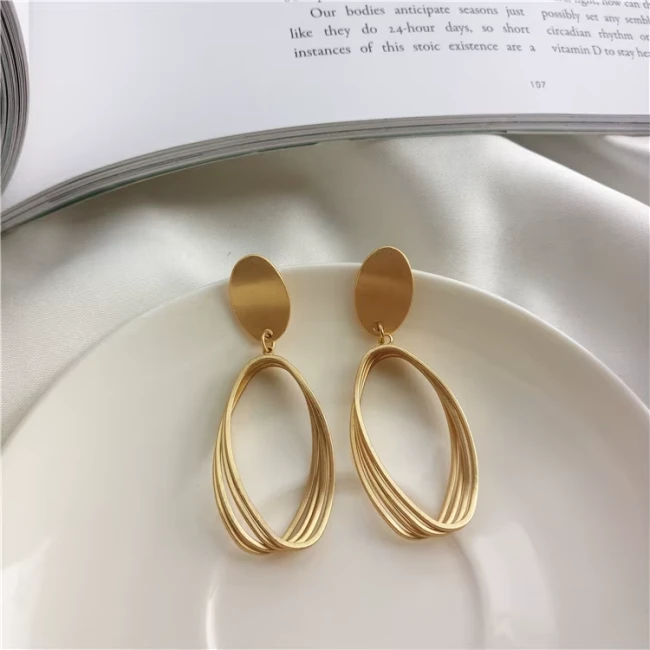 Boucles d'oreilles clips dorées ovales multi-anneaux