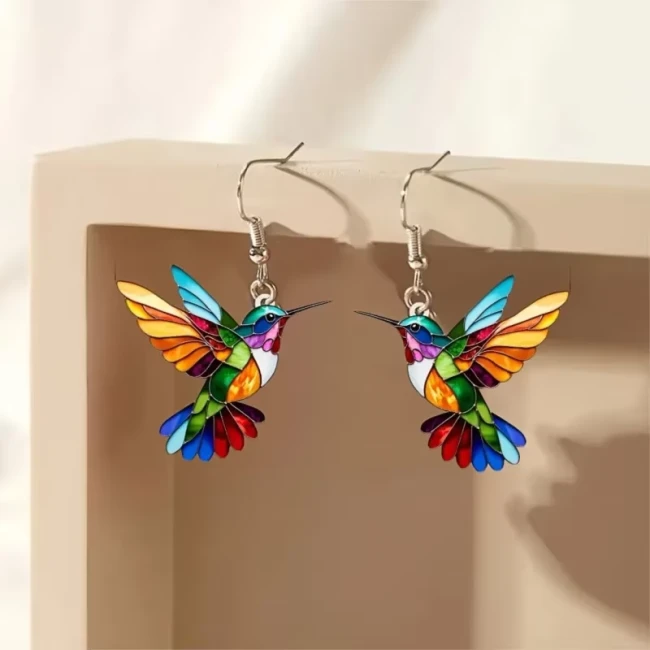 Boucles d’oreilles colibri coloré en acrylique effet vitrail