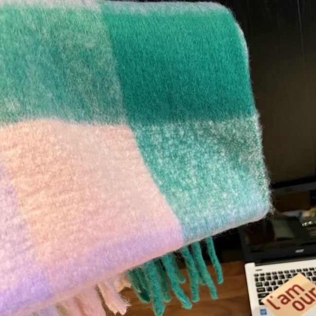 Écharpe chaude et légère à carreaux dégradés rose, mauve et vert bleu – Zanie