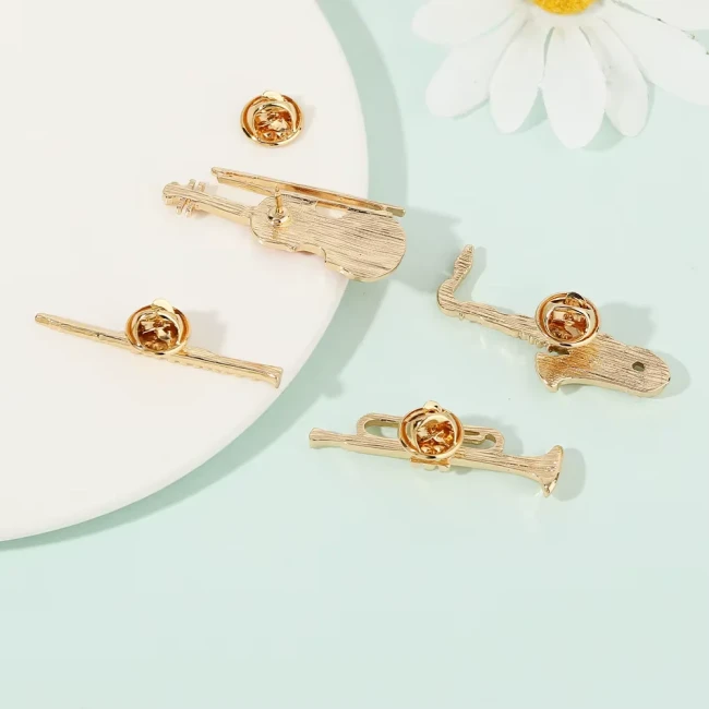 vue arrière des Pin's instrument de musique, au choix trompette, flûte traversière, saxophone, violon