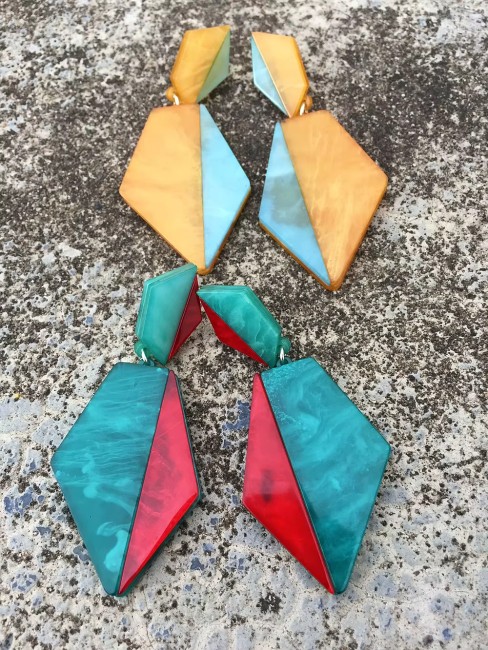 boucles doreilles originales colorées en résine acrylique