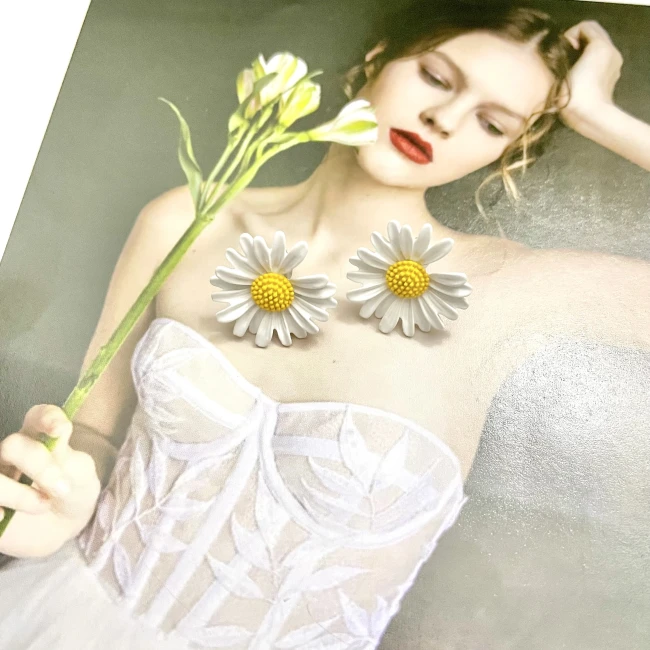 boucles d'oreilles fantaisie marguerite