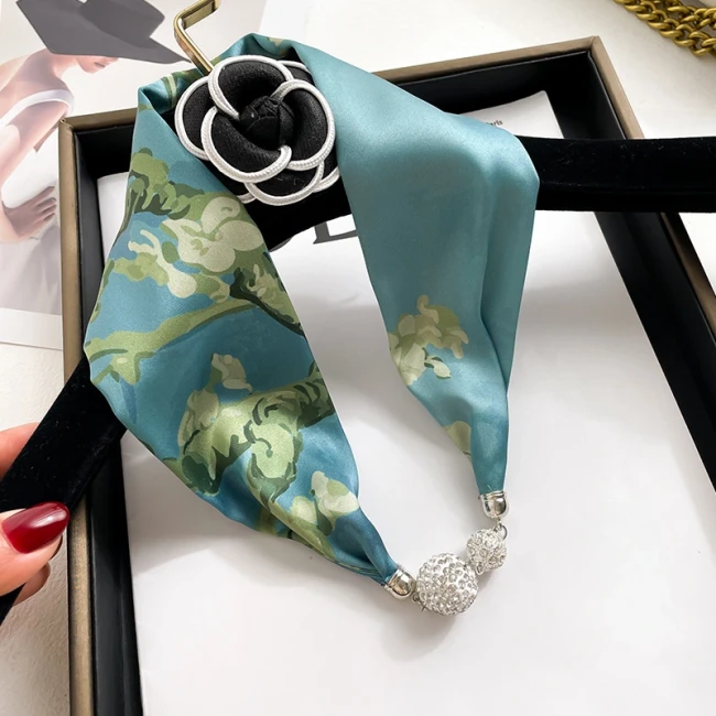 Foulard bijou Amandiers en fleurs Van Gogh – Foulard collier effet soie