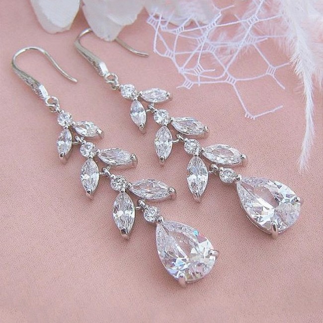 Boucles d’oreilles pendantes mariage zircon blanc