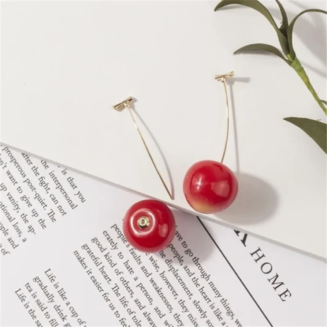 Boucles d'oreilles cerise rouge clair résine acrylique — tige amovible