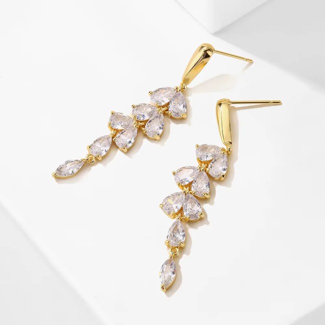 Boucles d’oreilles pendantes strass bijou mariage élégant
