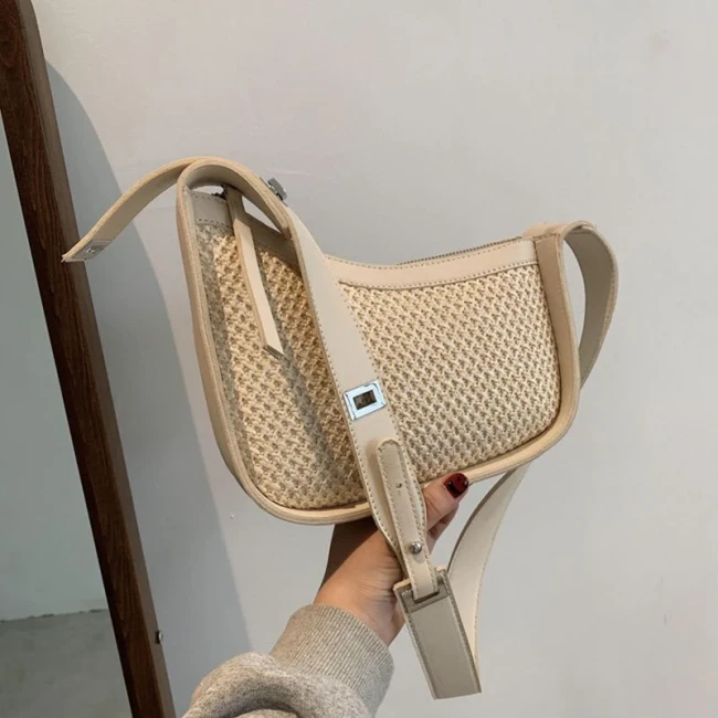 Sac femme en paille tissée beige avec détails en cuir végétal