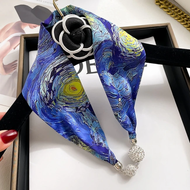 Foulard bijou La Nuit étoilée Van Gogh – Effet soie avec fermoir magnétique