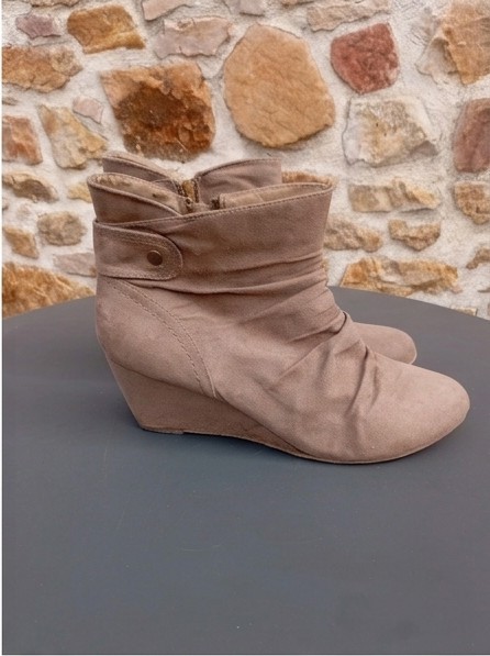 BOTTINES EN SUEDINE MARRON GRISE