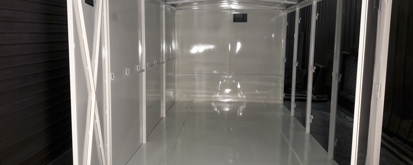 Peinture industrielle sur module de stockage neuf destiné à la commune pour le matériel communal.