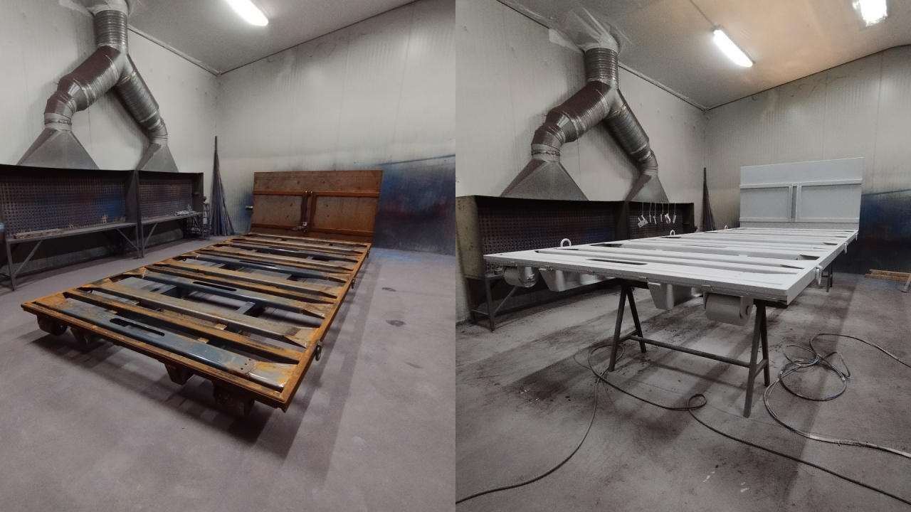 Étapes de peinture industrielle : préparation d'une benne en acier brut et application de la couche d'apprêt.
