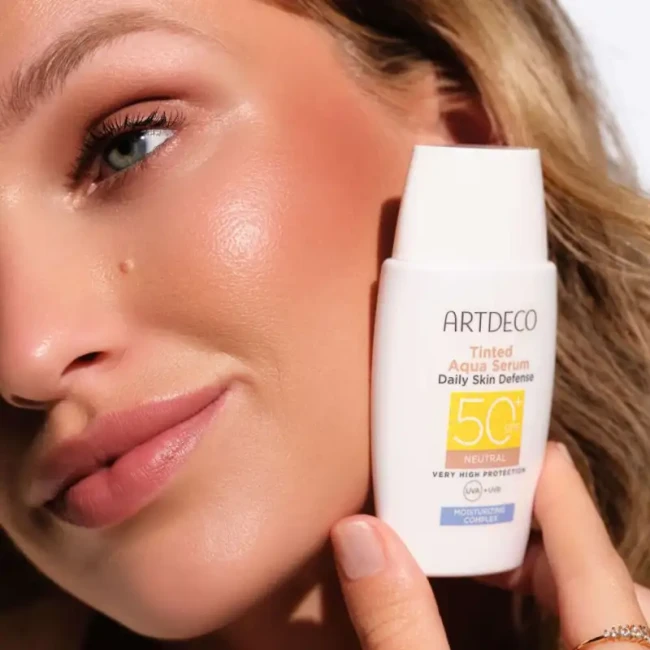 Tinted Aqua Serum Daily Skin Defense SPF50+ - Artdeco-capbeautevalerie11
