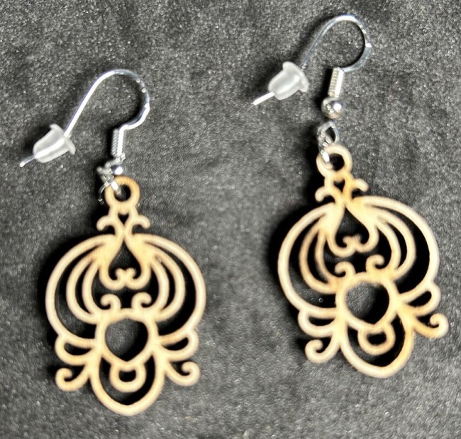 Boucle d'oreille en bois fait main - Qualité artisanale. Paire de boucles d'oreilles rondes en bois.