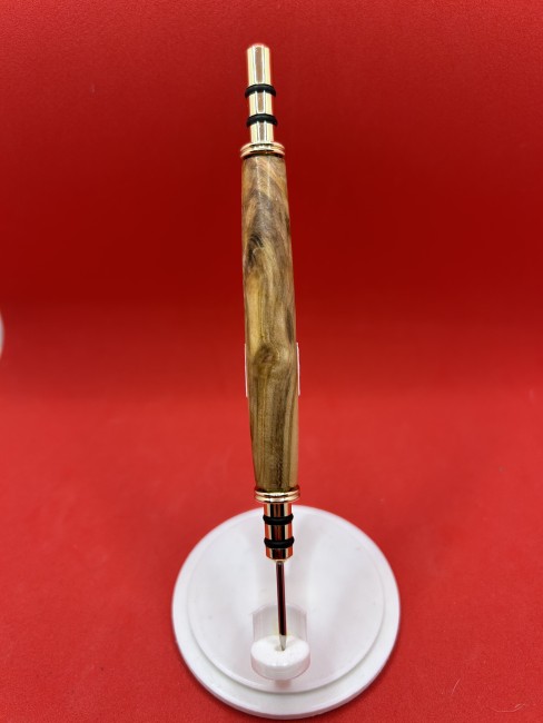 Découd-vite en bois de mirabellier artisanal – vue sous un autre angle