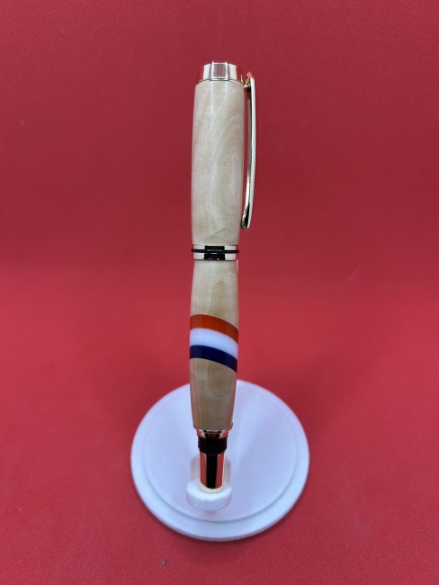 Détail du bois d’aubépine centenaire avec veinage naturel unique