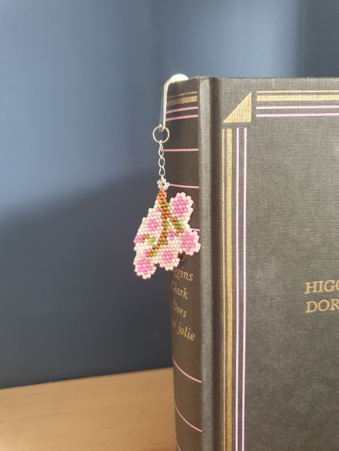 Marque-page fleurs de cerisier - tissage fait main en perles Miyuki