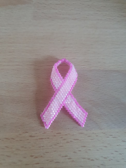 PI 1 - 8.1 - PIN'S RUBAN ROSE TISSAGE PERLES MIYUKI