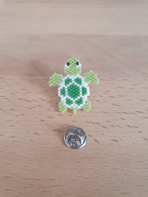 PI 1 - 3.1 - PIN'S TORTUE VERTE TISSAGE PERLES MIYUKI