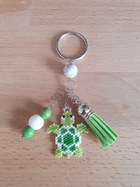 BSM 1 - 2.1 - BIJOUX DE SAC PERLES POMPON TORTUE VERTE TISSAGE PERLES MIYUKI