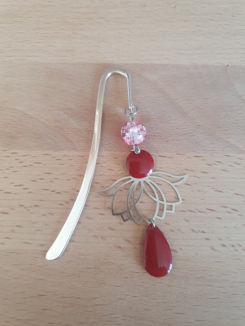 MP 1 - 18.1 - MARQUE PAGE PERLE BRELOQUE FLEUR DE LOTUS SEQUINS ROUGE