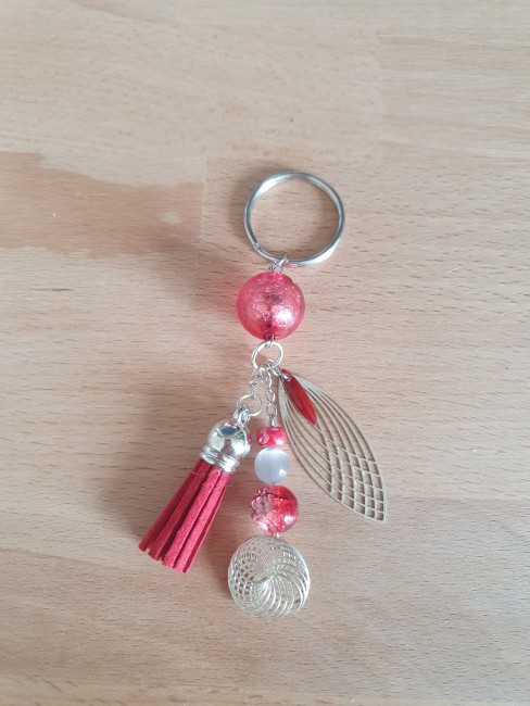 BSD 1 - 13.1 - BIJOUX DE SAC PERLES BRELOQUE NAVETTE SEQUIN POMPON ROUGE