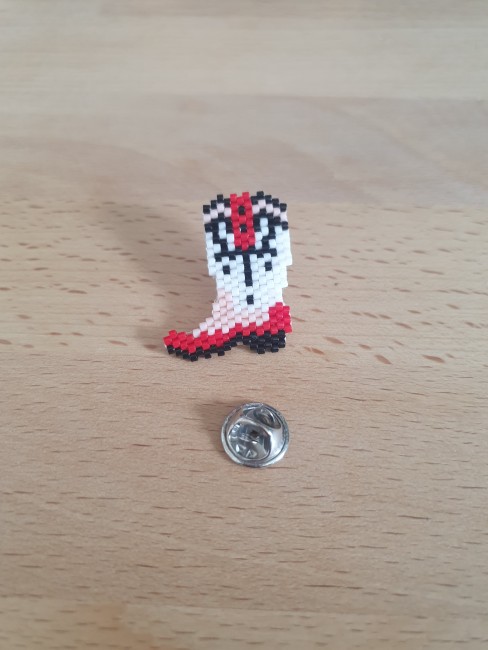 PI 1 - 4.1 - PIN'S BOTTE DE COWBOY TISSAGE PERLES MIYUKI