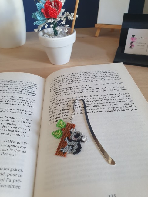 Marque page koala sur sa branche tissage perles miyuki