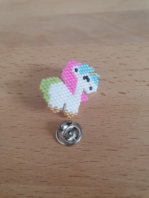 PI 1 - 2.1 - PIN'S LICORNE TISSAGE PERLES MIYUKI