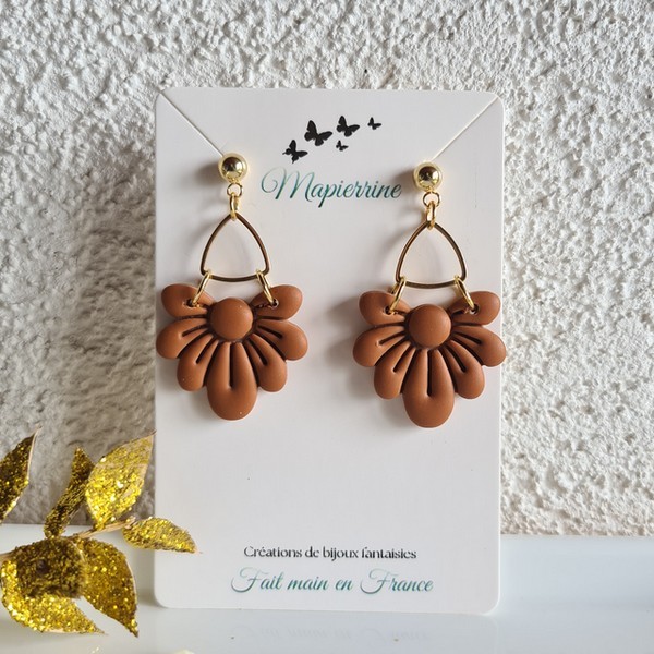 Boucles d’oreille femme fait main en France en pâte polymère et acier inoxydable Collection Terre de Pétales