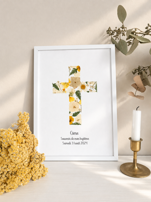 Herbier croix en fleurs séchées personnalisé – Cadeau de baptême, communion ou mariage