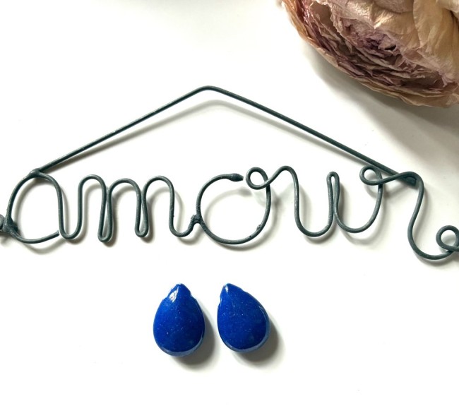 5057406-deux-perles-gouttes-oranges-en-antigorite-1