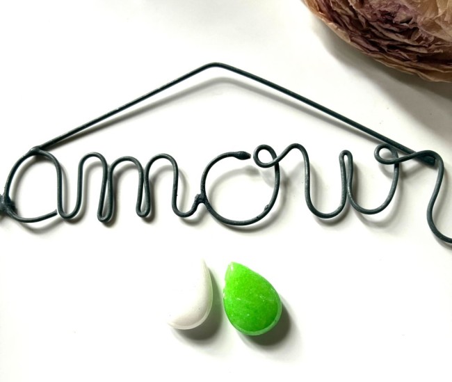 5057407-deux-perles-gouttes-en-bleu-fonce-en-antigorite-1