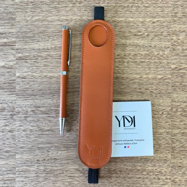 etui-stylo-avec-stylo-cuir-camel-ydm-artesanato.jpg