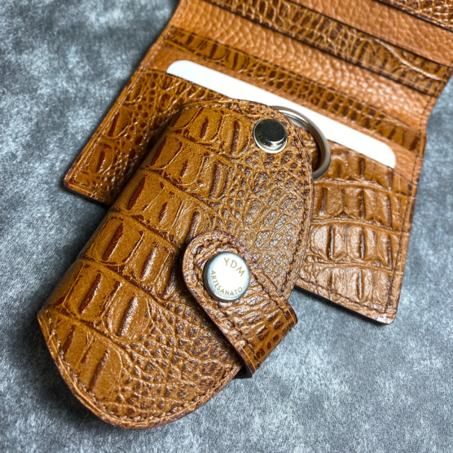 porte-clés-cuir-marron-crocodile-artisanale-par-atelier-ydm-artesanato-herblay-sur-seine