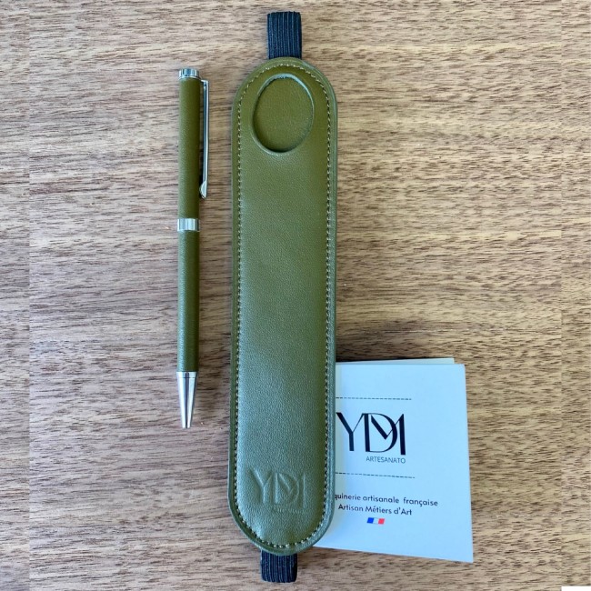 etui-stylo-artisanale-avec-stylo-cuir-kaki-ydm-artesanato.jpg