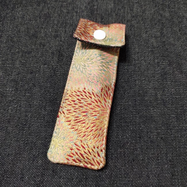 petite trousse pour ranger deux stylos à glisser dans son sac