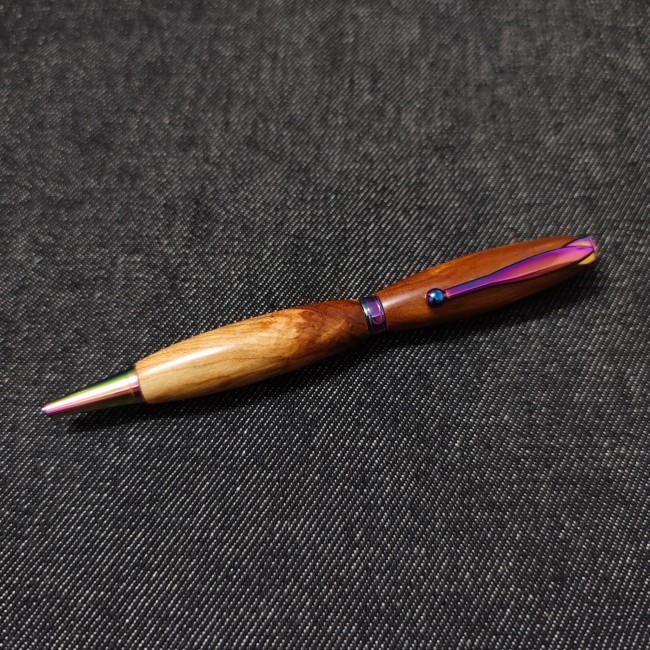 stylo bille artisanal en bois - cerisier - beaux reflets - artisanat français