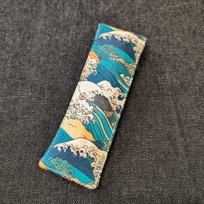 pochette stylo - motif vague kanagawa vert canard orange blanc