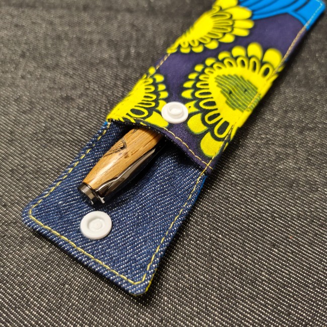 mini trousse de poche en tissu coton wax fleuri - jaune et bleu éléctrique bleu marine avec des rayures