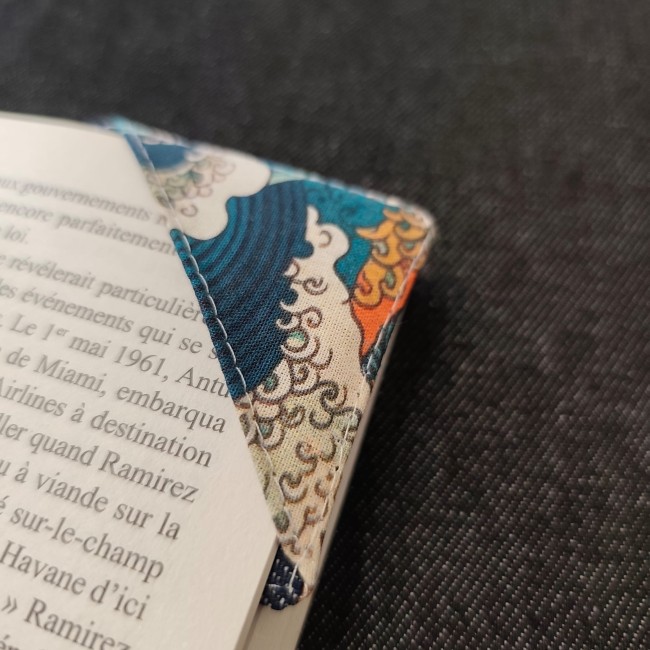Marque pages d'angle en tissu motif vague kanagawa vert canard orange blanc