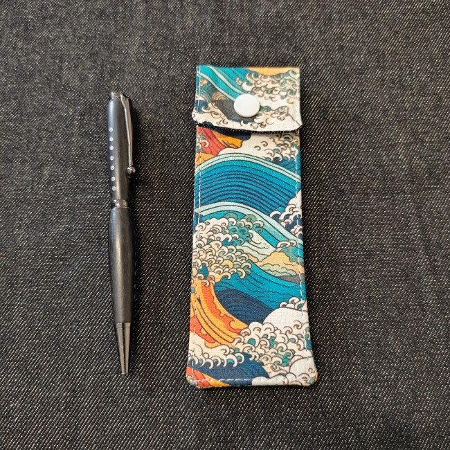 pochette stylo - motif vague kanagawa vert canard orange blanc
