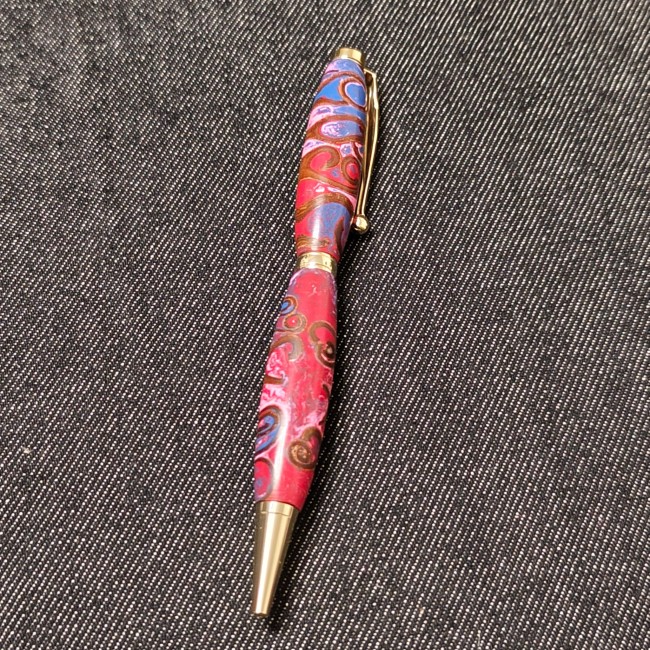 stylo fait main en france - en cannelle - beaux motifs - de belles couleurs