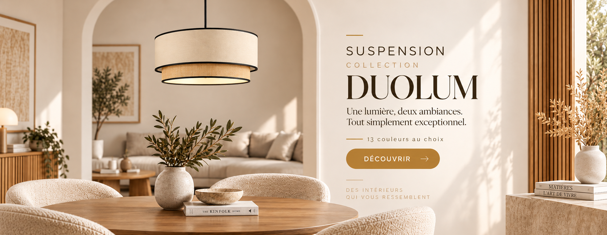 Suspension DUOLUM beige à double abat-jour avec liseré noir dans un intérieur contemporain