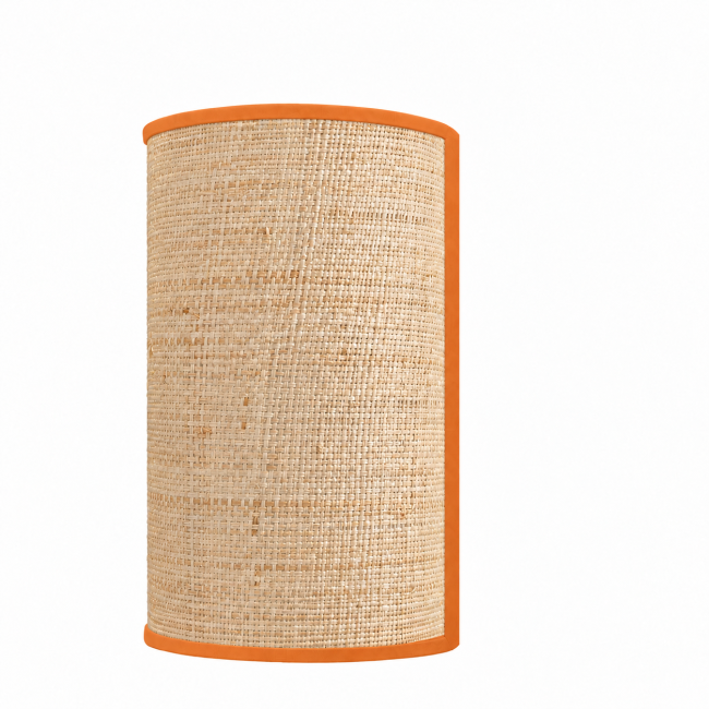 Applique murale PIANA en raphia naturel avec bordure orange sur fond blanc