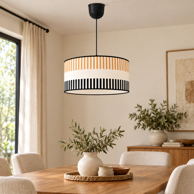 Suspension RIVAGE fauve en situation dans un intérieur, motifs graphiques et finitions noires