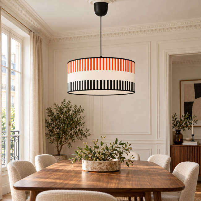 Suspension RIVAGE terracotta en situation dans un intérieur, motifs graphiques et finitions noires