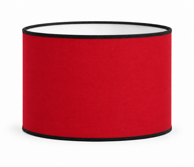 Abat-jour rouge en coton avec bordage noir installé sur un lampadaire dans un intérieur parisien