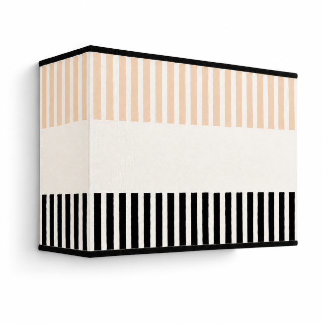 Applique murale RIVAGE beige et noir – KAUZE LUMINAIRES Applique murale RIVAGE beige sur fond crème clair, lignes beige et noires et bordures noires, vue sur fond blanc