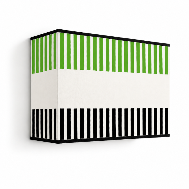 Applique murale déco RIVAGE vert, motifs graphiques vert et noir sur fond crème clair, vue éteinte sur fond blanc